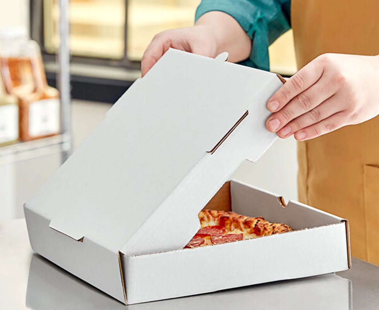 Räätälöidyn pizzalaatikon materiaali.